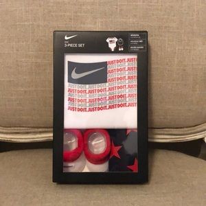 Brand New 0-6 month baby Nike set